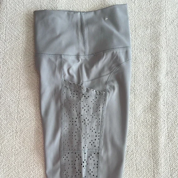 Aerie Chill Play Move 7/8 leggings Gray Size Medium - Picture 3 of 8
